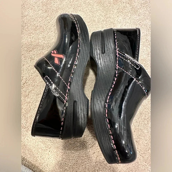 Dansko Professional Clogs Nursing Black Patent Pink Ribbon Breast Cancer size 37 - Picture 7 of 7